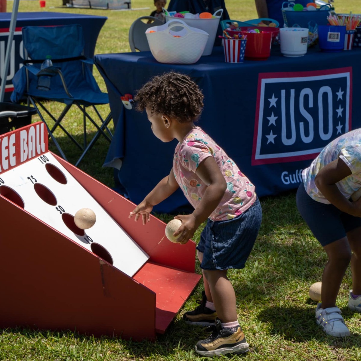 The_USO's tweet photo. Guests enjoyed yard games, giveaways &amp; more at Seabee Day in Mississippi. Thanks to everyone who made this an event to remember! #BeTheForce 💪 https://t.co/e9IY29jp4r