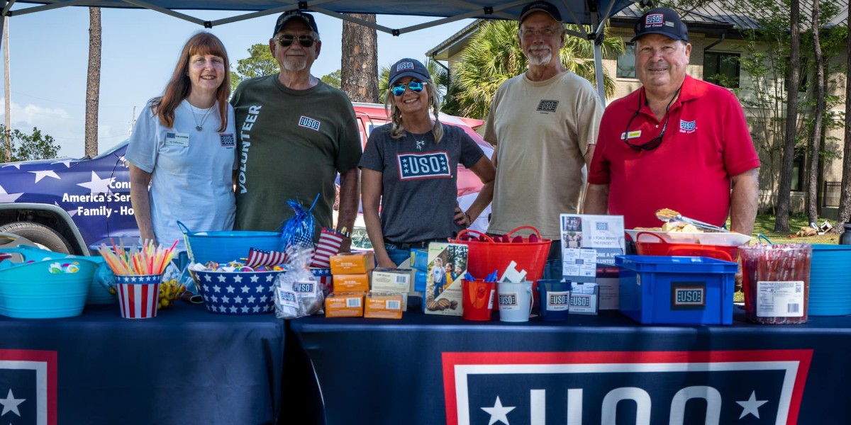 The_USO's tweet photo. Guests enjoyed yard games, giveaways &amp; more at Seabee Day in Mississippi. Thanks to everyone who made this an event to remember! #BeTheForce 💪 https://t.co/e9IY29jp4r