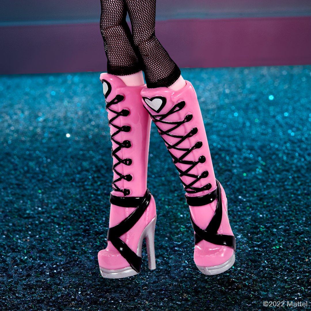 MonsterHigh's tweet photo. Count get enough of your favorite vampire? You’re in luck! A reproduction of the original #Draculaura is BACK and serving lurks in her signature style and accessories. Add this Boo-riginal Creeproduction to your skullection on #FridayThe13th! Available at @Walmart. #MonsterHigh https://t.co/mKjXH465NV