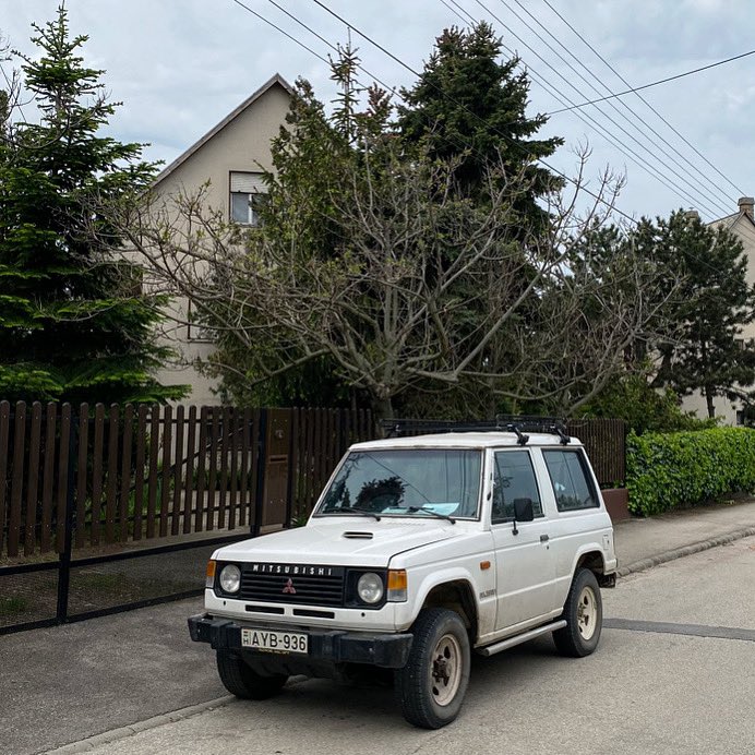DeadCarWalking's tweet photo. Evergreen in white (and green)
Mitsubishi Pajero SWB (1st gen, 1989) spotted in Székesfehérvár/Hungary.
#Pajero #Montero #Pinin
@GeorgeCochrane1 @addict_car @YesterdaysDrive @mitsucars https://t.co/te574kD5pi