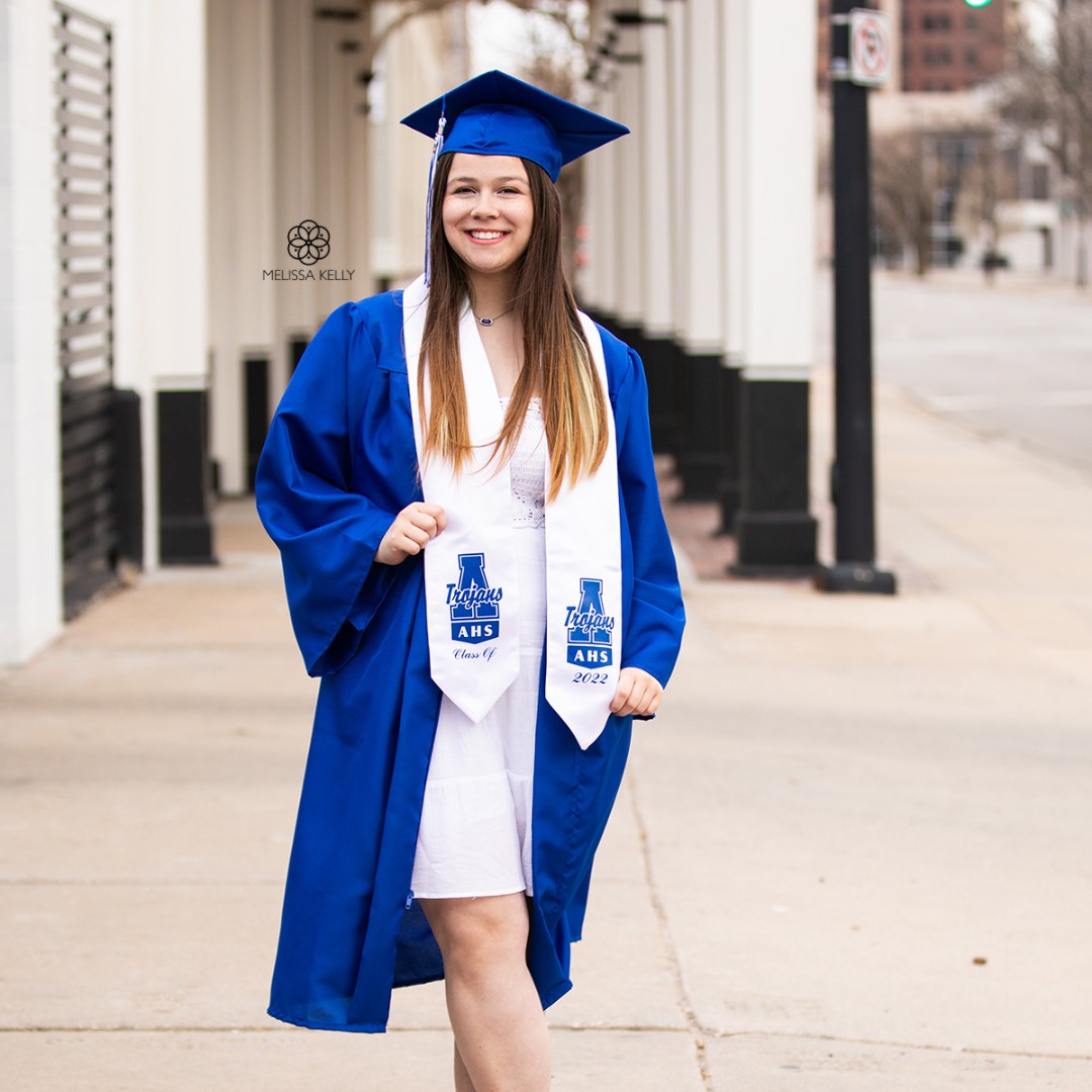 MelDKelly's tweet photo. Congratulations to 2022 Seniors! The future is bright for these girls and I can't wait to see what they do!  💕💗

#WichitaPhotography 
#SeniorPhotographer 
#ICTPhotography https://t.co/aqK8NspBBG