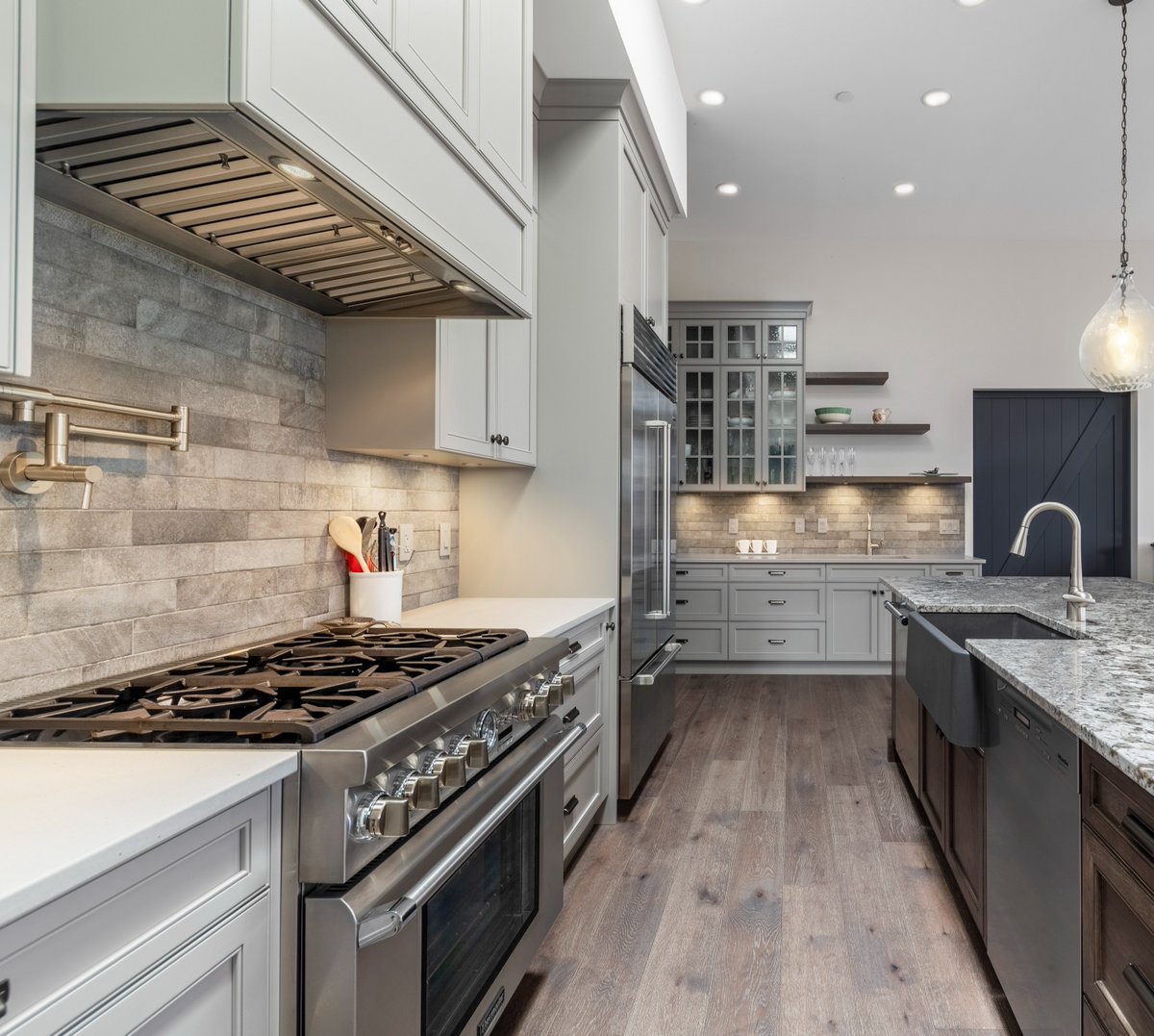 NorelcoCabinets's tweet photo. The Monarch Door Style!
.
This cabinetry makes a grand statement, just like its name as it shapes the home into a space of great entertainment while admiring the craftsmanship of a traditional kitchen.
.
#norelcocabinets #customcabinetry #spacesforliving #monarch #kitchens https://t.co/GDeggN3vDt