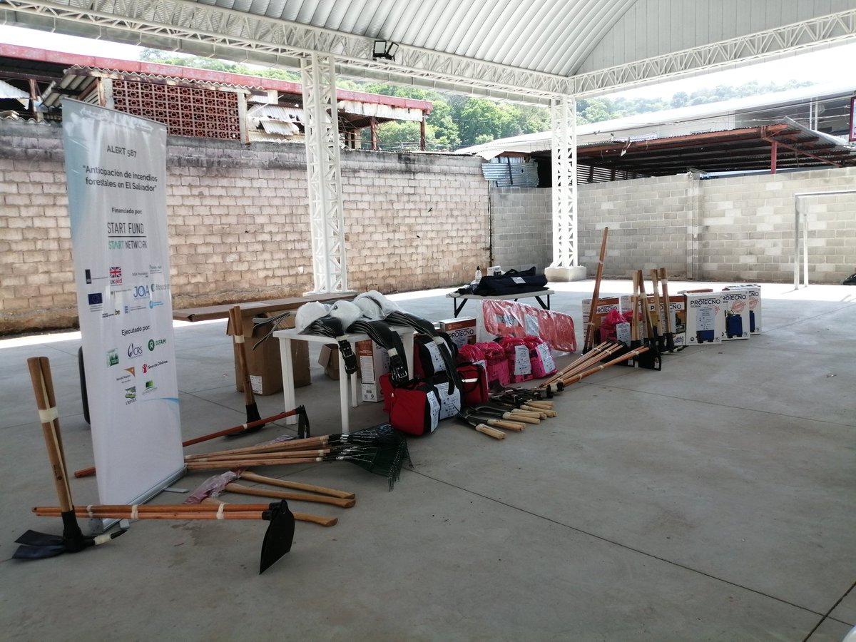 CripdesL's tweet photo. #EnDesarrollo ll En este momento Iniciamos la entrega de materiales certificados para poder tener respuesta ante incendios en las comunidades de la Libertad.
____
#OrganizaciónyLucha #CRIPDES. https://t.co/zfuTbMNHeW