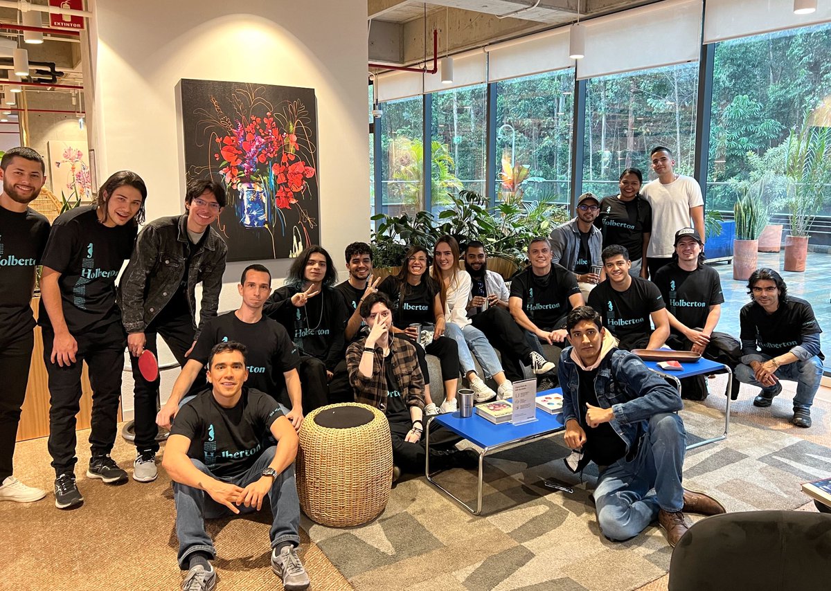 HolbertonCR's tweet photo. 😎 ¡Programamos mucho y nos divertimos mucho!
Desde #Medellín celebrando con nuestros Holbies el inicio del segundo trimestre de #SoftwareFoundations 👕💙 https://t.co/Clwp76kPPS