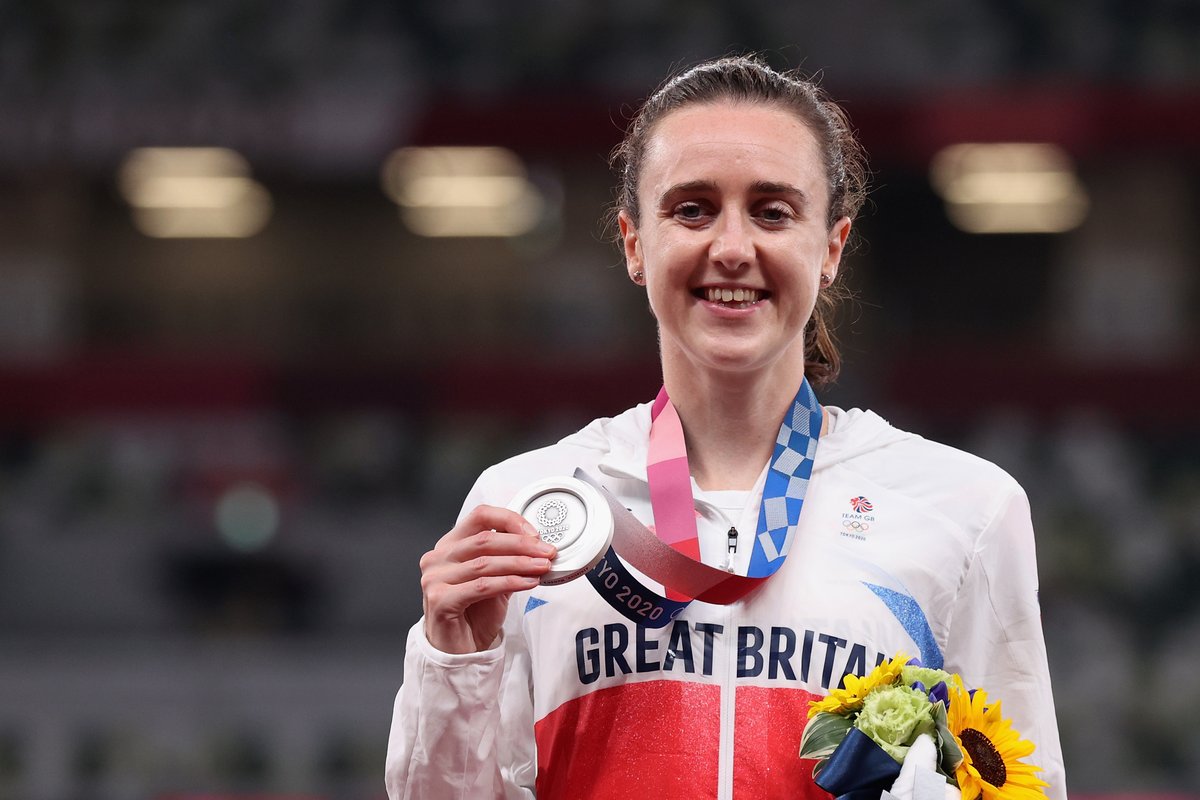 TeamGB's tweet photo. She lit up the athletics arena in Tokyo &amp; is now lighting candles on her birthday cake! 🎂
 
Wishing @lauramuiruns a very Happy Birthday🎈 https://t.co/lt6ulTOCxn