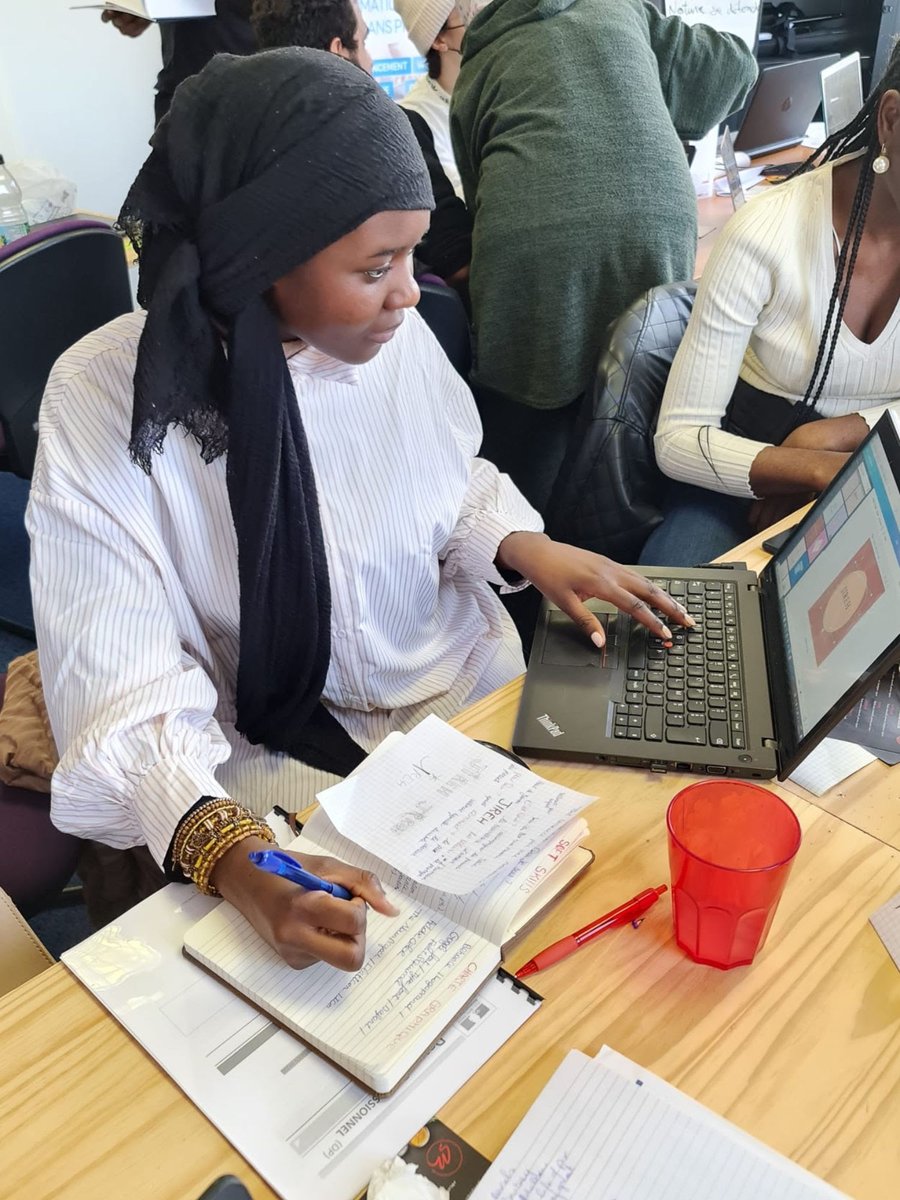 La pression est retombée d'un cran pour nos apprenants après le passage de leur premier examen blanc. 🤓

Pendant 20 minutes, ils ont présenté le travail réalisé durant ces deux premiers mois de formation. Les premiers résultats sont très prometteurs ! 🎓 👀
.
.
#formation #ecole