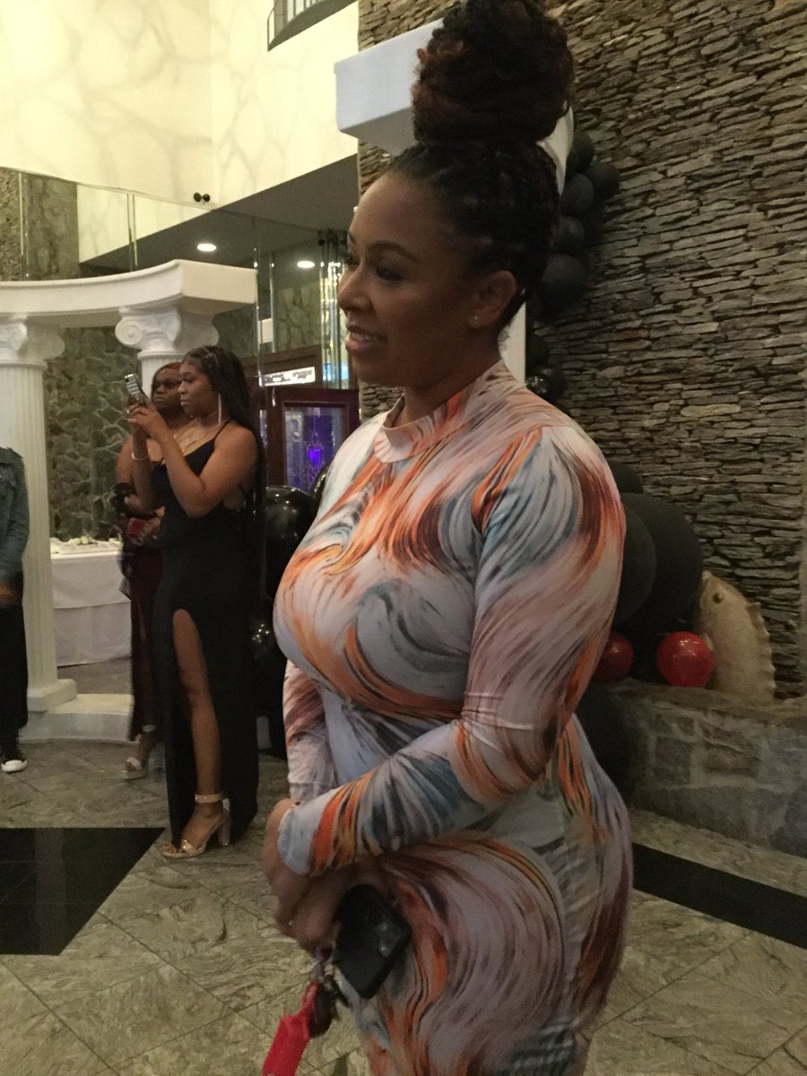 DLSdyme's tweet photo. Prom 2022 off-guard pic. #MsWilliams #CoachWilliams https://t.co/Nz0FEhSzMM