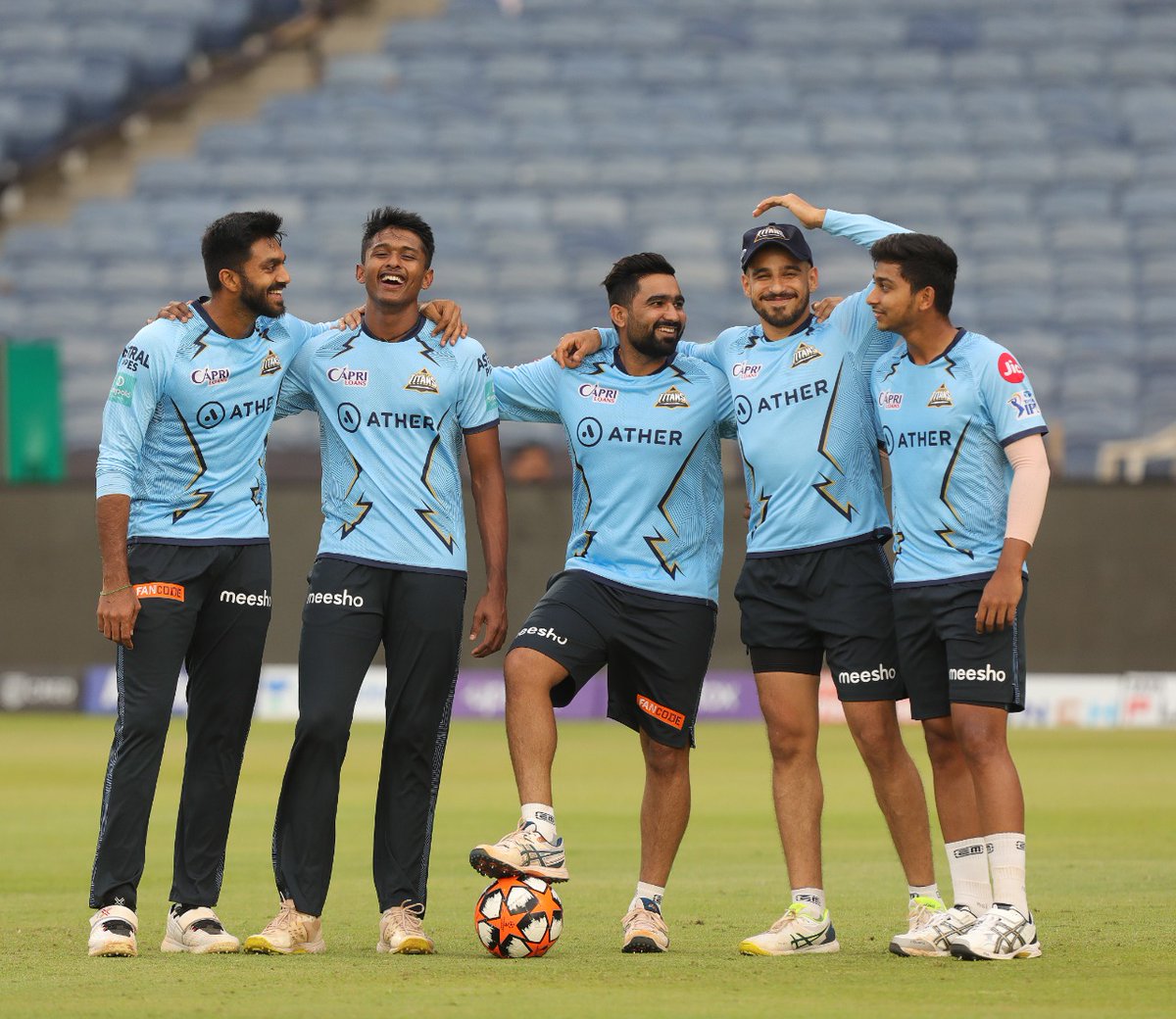 gujarat_titans's tweet photo. #TitansFAM, swipe right to see the game face on! 🤩

@vijayshankar260 @rahultewatia02 @Abhinavms36 @NalkandeDarshan 
#SeasonOfFirsts #AavaDe #LSGvGT https://t.co/wV8UKOlo0O