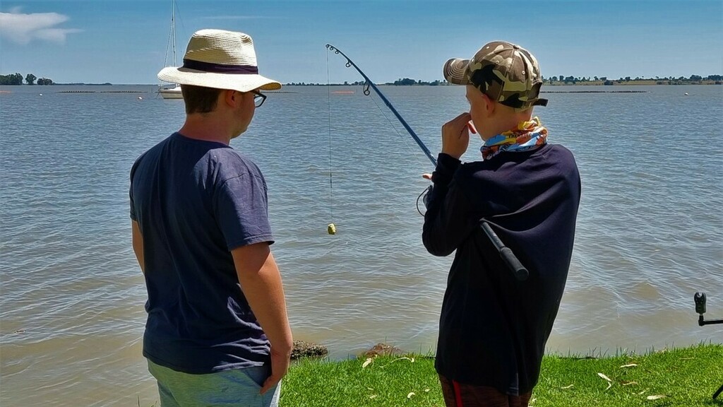 TrekkingGone's tweet photo. The men hatching a plan to land a big one at the Vaal dam.
 #vaaldam  #outdoorlife #countrylife #country #campingwithkids #memories #gonetrekking #fishing #camping #carp  #bankangler #papgooi https://t.co/s45x65wFhj https://t.co/MsRAlhJrsf