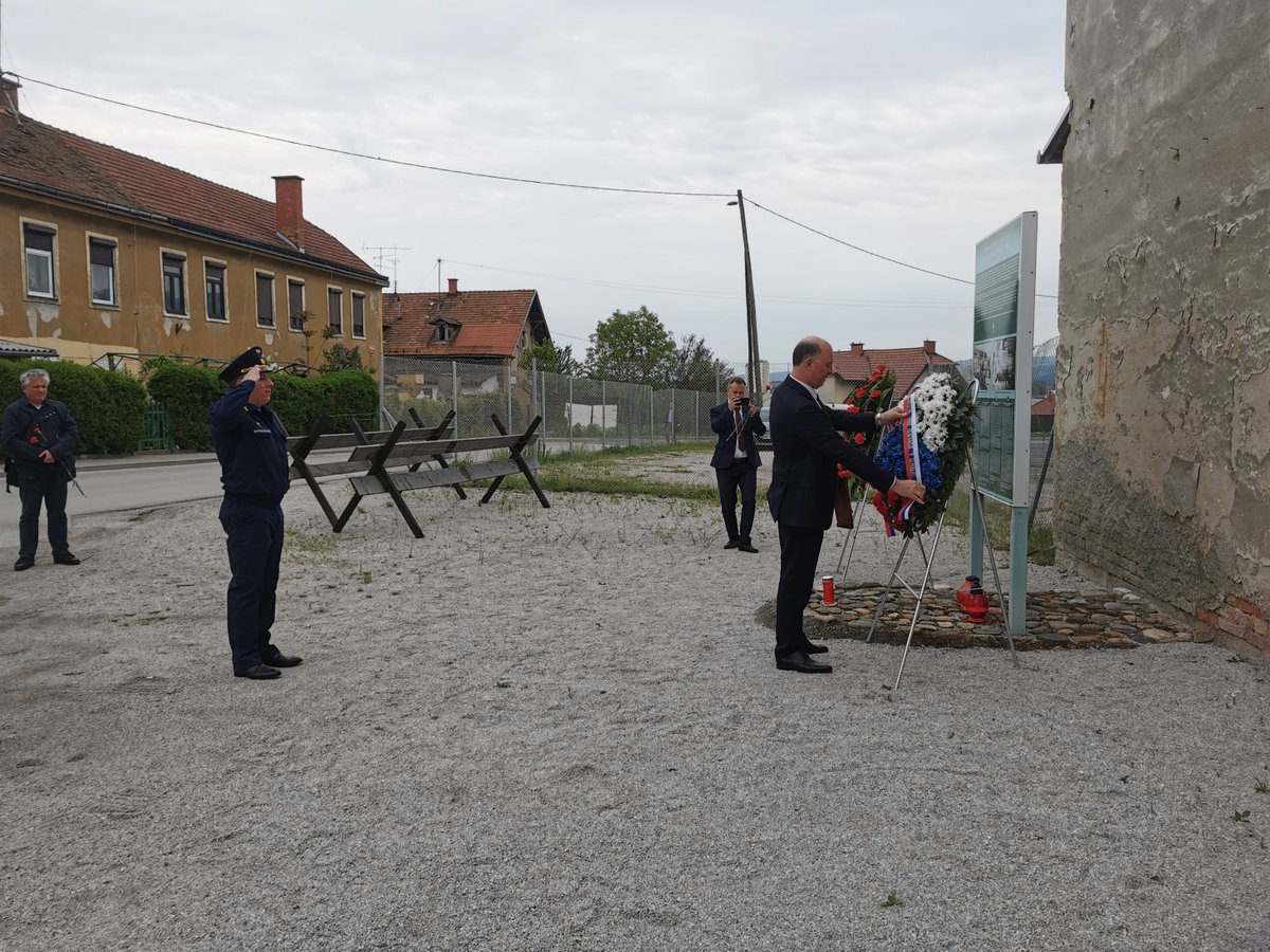 AmbrusSlo's tweet photo. О документальной выставке в Международном исследовательском центре Второй мировой войны в г.Марибор
https://t.co/MQ3PSher8t
#Победа77 #деньпобеды2022 https://t.co/VKyzgIPZLn