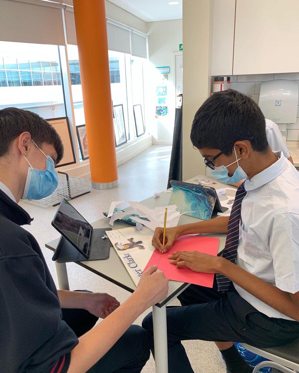Arts_WEK's tweet photo. Our Cross-curricular Year 9 project between Art and English begins!Today’s lesson involved producing an Artist analysis and page on the work of Peter Clarke. Students worked collaboratively in producing their own ‘Word-bank’ which they will then use in their written analysis! https://t.co/s9LxG9bdb7