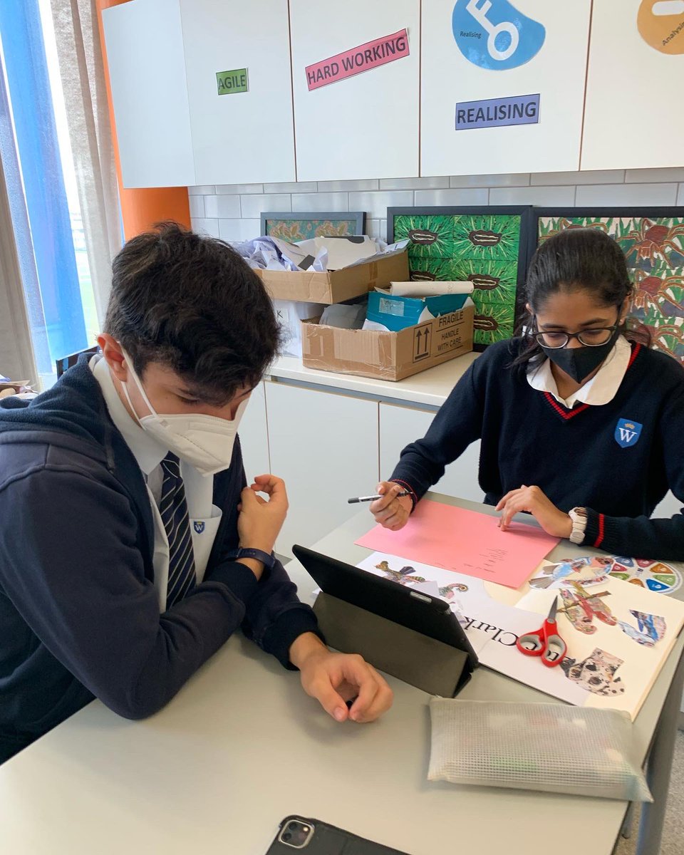 Arts_WEK's tweet photo. Our Cross-curricular Year 9 project between Art and English begins!Today’s lesson involved producing an Artist analysis and page on the work of Peter Clarke. Students worked collaboratively in producing their own ‘Word-bank’ which they will then use in their written analysis! https://t.co/s9LxG9bdb7