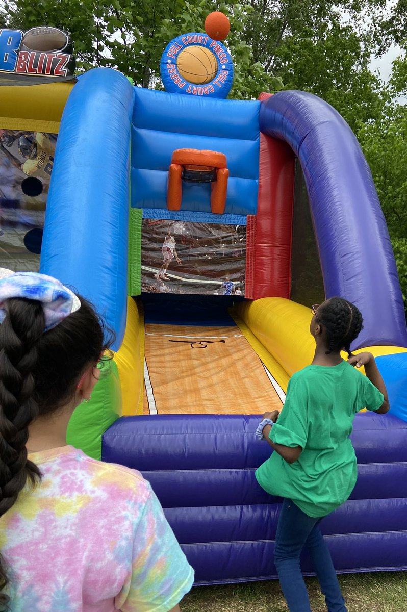 learnwithphelps's tweet photo. We’re really moving at our Field Day! @MNPS_kidshealth @WhitsittWildcat https://t.co/JmbGJHKTo9