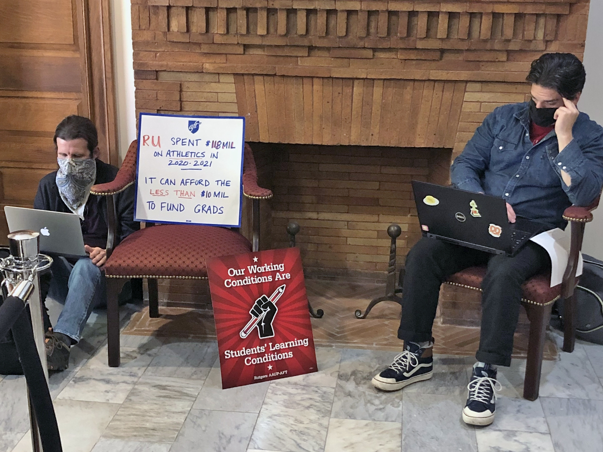 Graduate students are "Grading In for Guaranteed Grad Funding" at Winants Hall right NOW! <a href="/RutgersU/">Rutgers University</a>, R U listening? Grads whose work was disrupted by the pandemic need guaranteed funding so they can complete their work. #PayRGrads