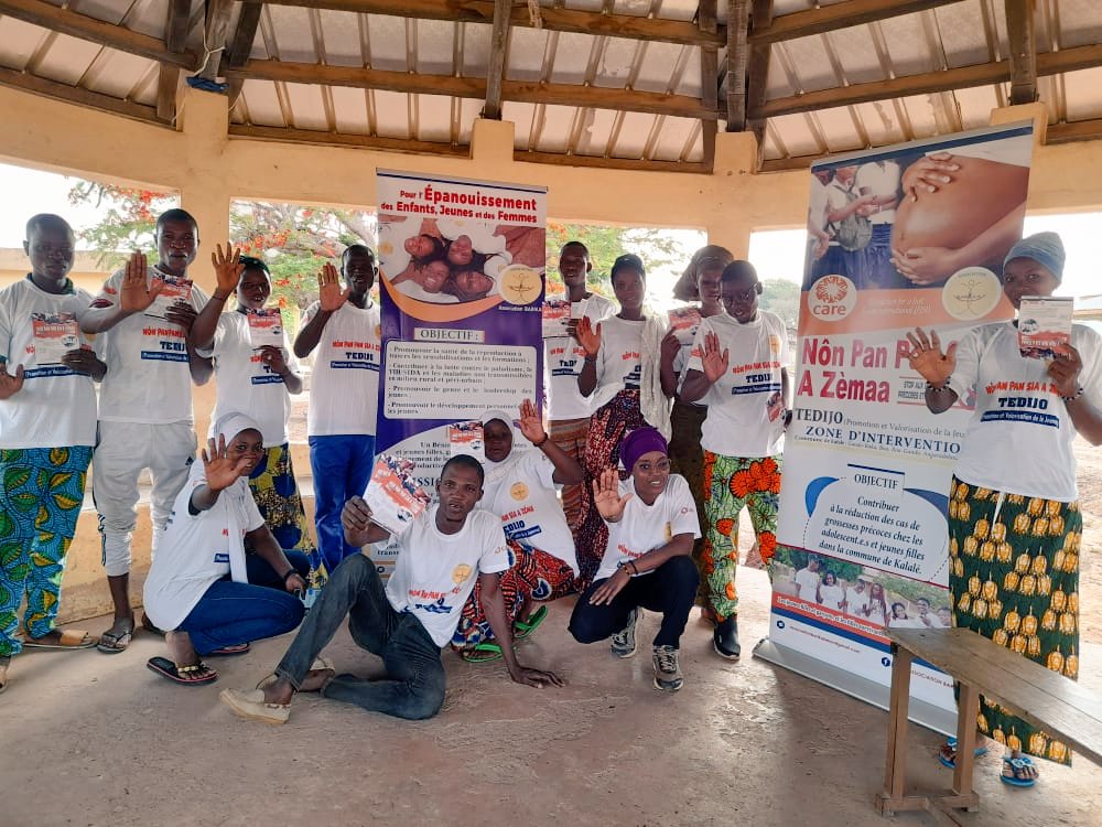 Asso_Barika's tweet photo. Nos ami.e.s des clubs extrascolaires* désormais en réseau pour amplifier les actions de promotion du #Droit à la #Santé_Sexuelle_et_Reproductive des Adolescent.e.s et Jeunes.
#Péonga a abrité l'activité ce dimanche 08/05/2022
#TEDIJO: #StopVBG #StopGND @CARE https://t.co/d9M7PWPwER
