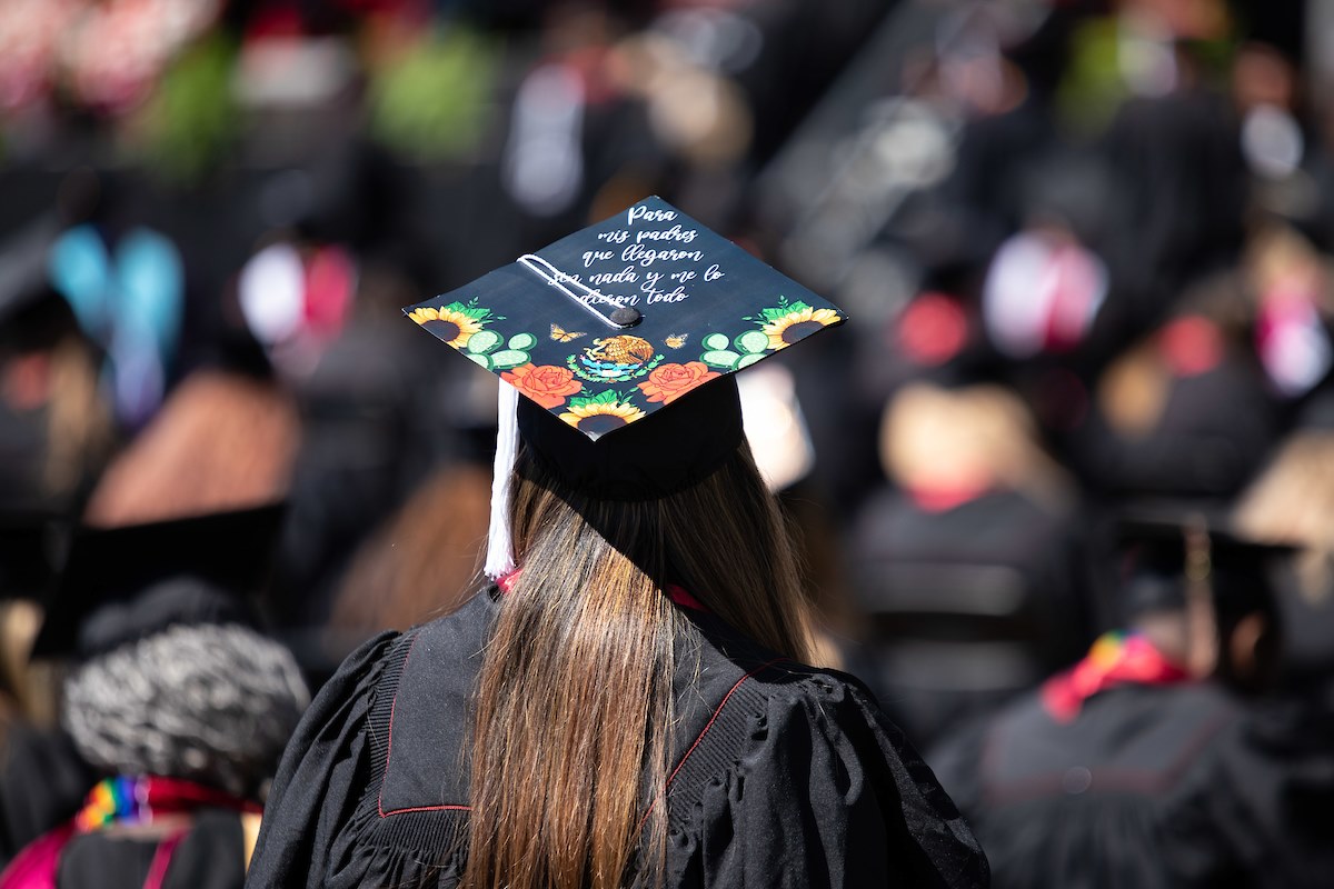IUSouthBend's tweet photo. ππGraduating Titans, show off your creativity for a chance to win big prizes by entering IU's annual grad cap decorating contest! Tag your photo with #IUgradcap22 AND our official campus grad hashtag: #IUSBGrad22. Entries accepted until May 15. Details: https://t.co/sp0Z6spFVs https://t.co/DX9FXkZXtU