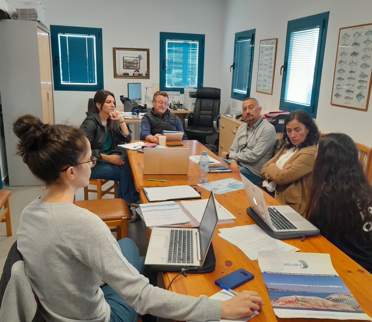CEPESCA's tweet photo. Visitamos el Puerto de Ibiza para seguir estudiando dentro del proyecto #REDUSEII un modelo de #gestión responsable de redes y aparejos de #pesca: trasladamos los objetivos a @PortsdeBalears y la Cofradía de Pescadores de Ibiza @peixnostrum 

@FBiodiversidad #Pleamar #ProyectosFB https://t.co/5xfENUGmZd