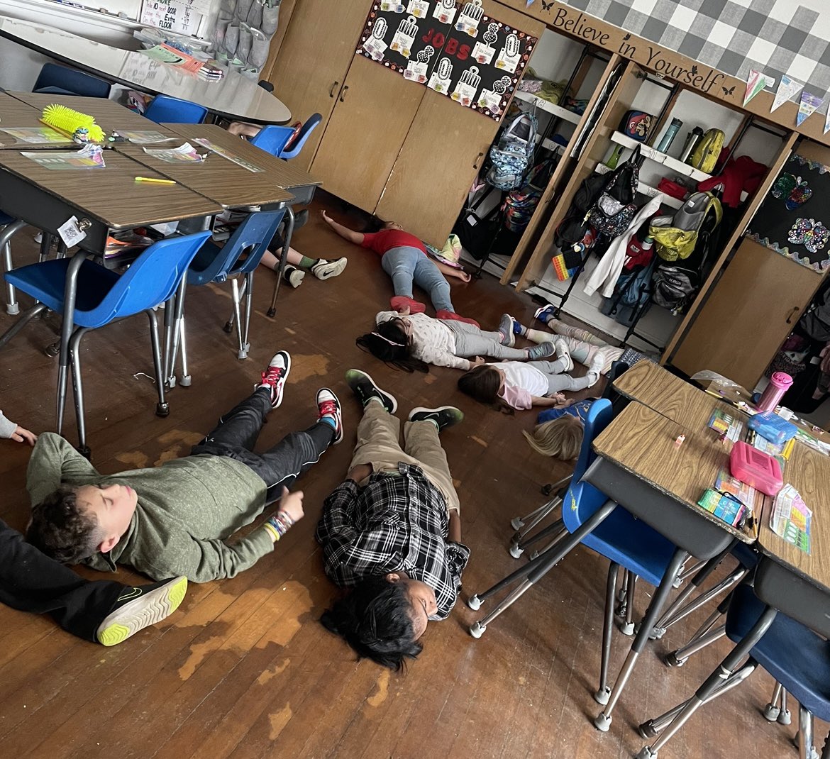 TContiG3's tweet photo. Quieting our minds &amp; calming our bodies in preparation for testing week with Team Degennaro. #SEL #StrongEmpoweredLeaders #spartanlegacy #Wanamassastrong #testtakingstrategies #whatsinyourtoolbox @WanamassaElem @A_DePasquale48 https://t.co/z1i6kCewWh