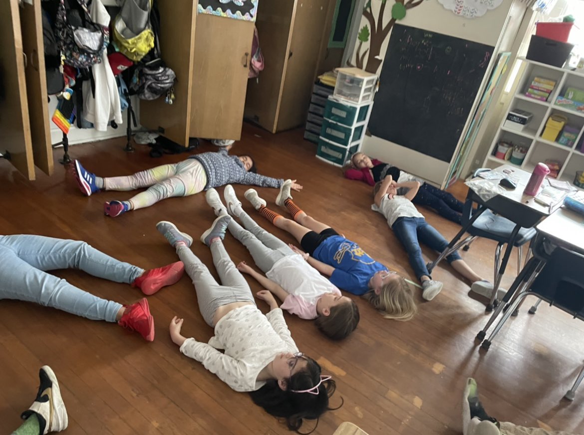 TContiG3's tweet photo. Quieting our minds &amp; calming our bodies in preparation for testing week with Team Degennaro. #SEL #StrongEmpoweredLeaders #spartanlegacy #Wanamassastrong #testtakingstrategies #whatsinyourtoolbox @WanamassaElem @A_DePasquale48 https://t.co/z1i6kCewWh