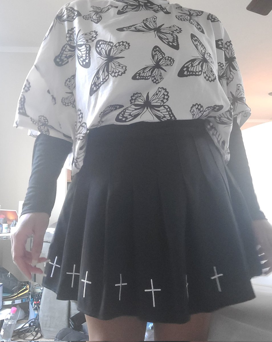 SweetPPeach's tweet photo. I loved my outfit yesterday, so here. Lol
#butterflies #egirl #fashion #pleatedskirt #outfitoftheday #clothes https://t.co/vf286LS7Ld
