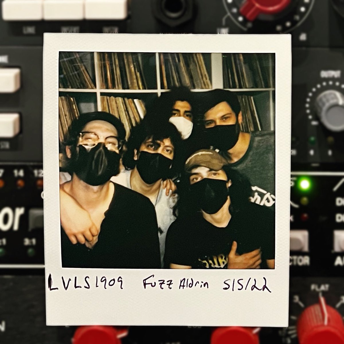 leestavall's tweet image. 🚀🌝 We welcomed #FuzzAldrin from Youngstown, OH to our Direct-to-Vinyl Live Sessions! 

Their album Peach Fuzz is streaming everywhere now! Buy it on Bandcamp and 85% of the revenue goes to the band 😗 

realfuzzaldrin.bandcamp.com

#FuzzAldrin #LeestaVall #Polaroid #NYC