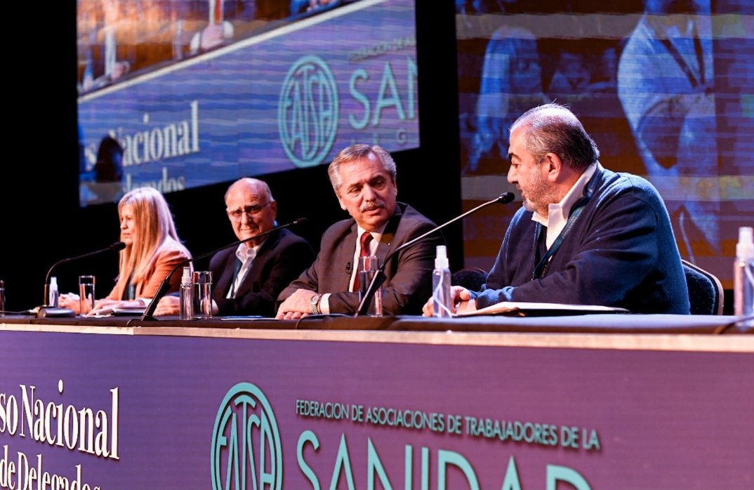 hectordaer's tweet photo. Gracias presidente @alferdez por estar presente en nuestro Congreso Nacional @SanidadArg. Recordar la pandemia y hacer honor a lxs trabajadorxs de la Sanidad por su entrega y su compromiso es una tarea que tenemos que sostener siempre en la memoria colectiva de nuestra Argentina. https://t.co/57nmjKcdqi