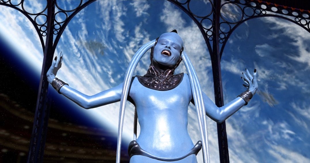 DigitalDomainDD's tweet photo. Today, we celebrate the 25th anniversary of the sci-fi classic #TheFifthElement and the spectacular #VFX created for the film by our impressive team of artists! 👏 Here are just a few of our shots from the film. Tell us your favorite shot below... https://t.co/GPjpnAxdbv