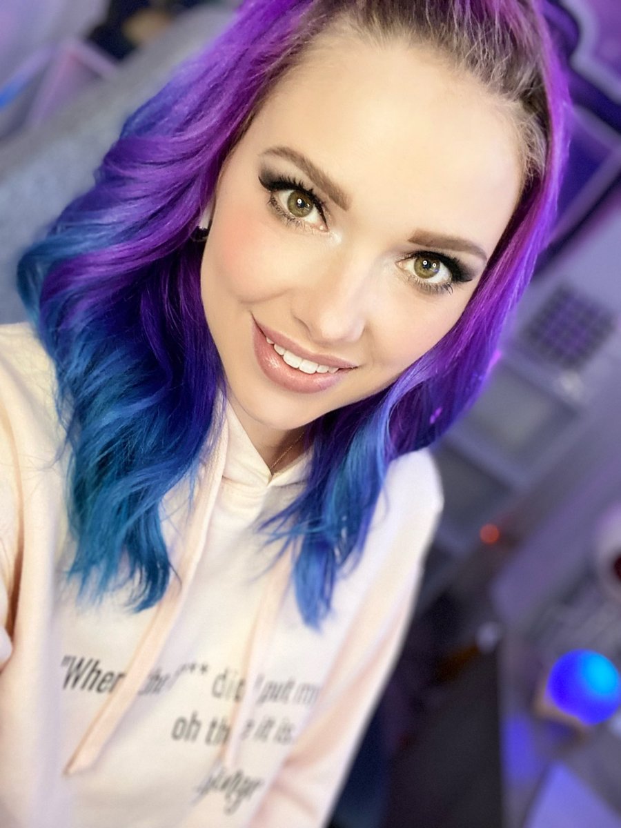 gingrbredbeauty's tweet photo. We are BACK! Come hang out and roll some balls in the #marblegp maybe I’ll throw in a little #cashprize because why not! 

#live in 15 https://t.co/NWBIhBHTl9 

#streamer #marblesonstream #marblegrinders #race #twitchpartner #smallstreamer https://t.co/HONY3ebYTR