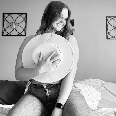 kathrynemeeks's tweet photo. #NewProfilePic https://t.co/AxFgU8nYRp