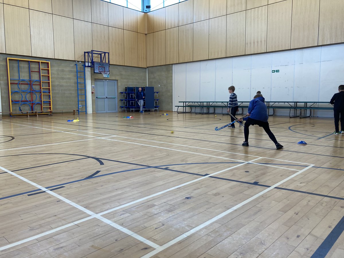ASC_Steph's tweet photo. It might’ve been wet today but that didn’t ‘dampen’ the enthusiasm at @DeanburnPS for our Hockey &amp; Badminton clubs! We practiced passing in hockey and then had some doubles games in badminton! Well done all! As always, thanks to @FLHC_Coaching &amp; @Boness_HWB Sports Leaders!🏒🏸 https://t.co/NFjZYNgOQT