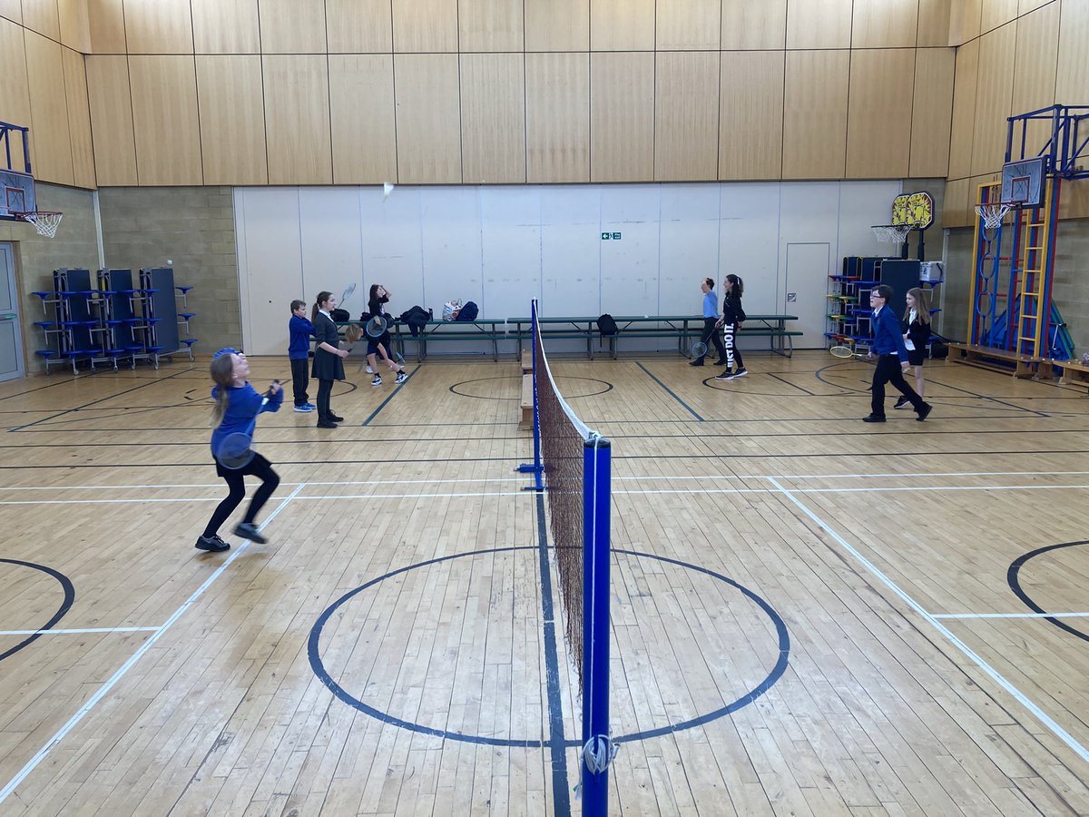 ASC_Steph's tweet photo. It might’ve been wet today but that didn’t ‘dampen’ the enthusiasm at @DeanburnPS for our Hockey &amp; Badminton clubs! We practiced passing in hockey and then had some doubles games in badminton! Well done all! As always, thanks to @FLHC_Coaching &amp; @Boness_HWB Sports Leaders!🏒🏸 https://t.co/NFjZYNgOQT