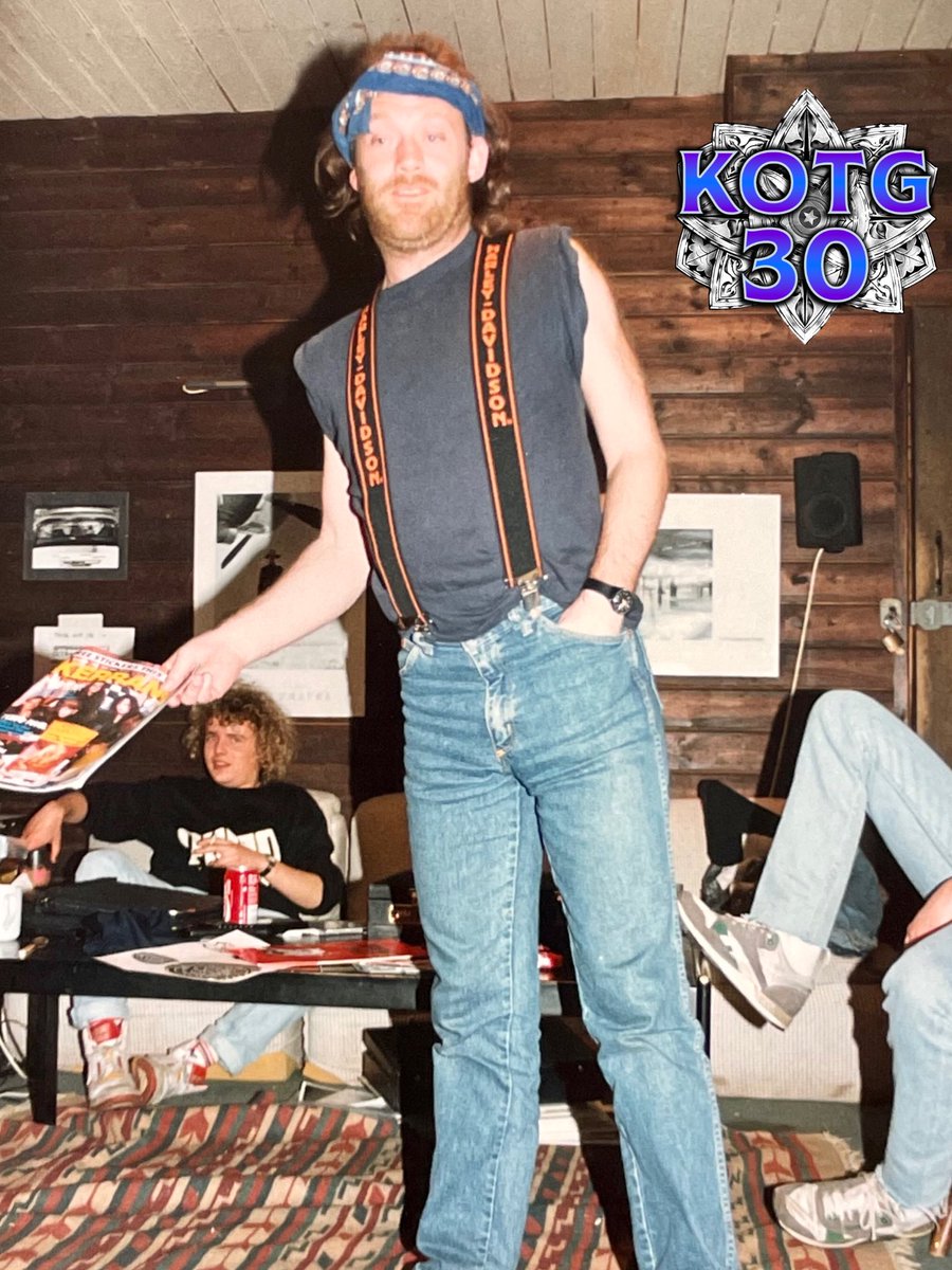 KOTG30's tweet photo. KISS OF THE GYPSY manager and producer Barriemore Barlow letting his hair down๐, whilst our good friend and now superstar photographer Steve Schofield looks on in bemusement. ๐๐ค๐ป
#kissofthegypsy #kotg30 #dazrice #barriemorebarlow #jethrotull #musicproducerlife #steveschofield https://t.co/MSNvStad4K