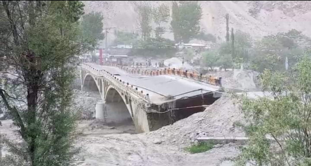 bibi_izzat's tweet photo. #Hunza need the government immediate attention. 
@RNAKOfficial https://t.co/I5jBTAvre5