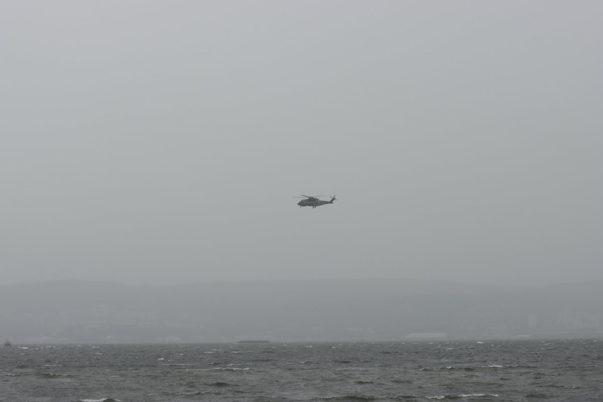MichaelJWC626's tweet photo. Royal Navy  Agusta-Westland Merlin HM1  ZH860 over the Clyde this evening with HMS Tracker somewhere below

#Photography #Canon #CanonUK #Scotland #Canonphotography #Aviation #AirForce #MilitaryAviation #Militaryaircraft #Military #Aviationphotography #RoyalNavy #navy #hmstracker https://t.co/StgKd6UuJf