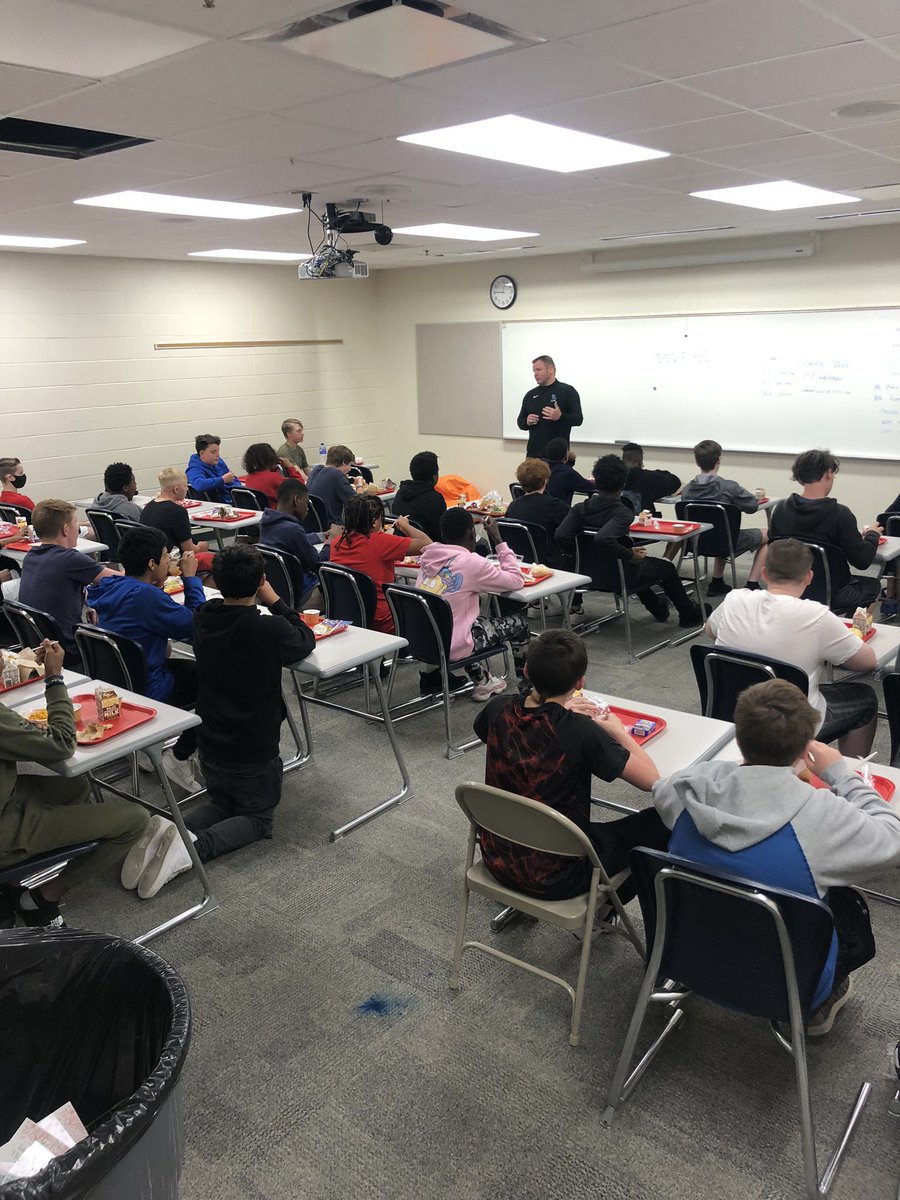 FTCSCFCJH's tweet photo. Huge thank you to @Coach_West90 for stopping by lunches today to chat all thing @FCFlashesFB with our 7th &amp; 8th graders!

#weareflashes https://t.co/OJX8aPiBDX
