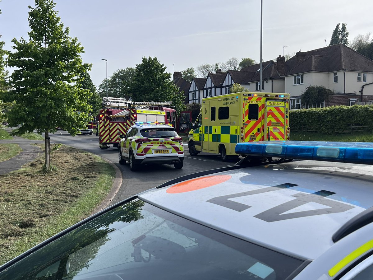 EchoDan11's tweet photo. #ratton - #Willingdon: #A2270 Willingdon Road the is road closed due Rtc just off the roundabout- @Eastbournenews @SussexTW @SussexLive @brightonargus https://t.co/cM7H3EQK1W