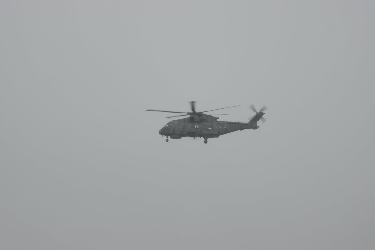 MichaelJWC626's tweet photo. Royal Navy  Agusta-Westland Merlin HM1  ZH860 over the Clyde this evening with HMS Tracker somewhere below

#Photography #Canon #CanonUK #Scotland #Canonphotography #Aviation #AirForce #MilitaryAviation #Militaryaircraft #Military #Aviationphotography #RoyalNavy #navy #hmstracker https://t.co/StgKd6UuJf