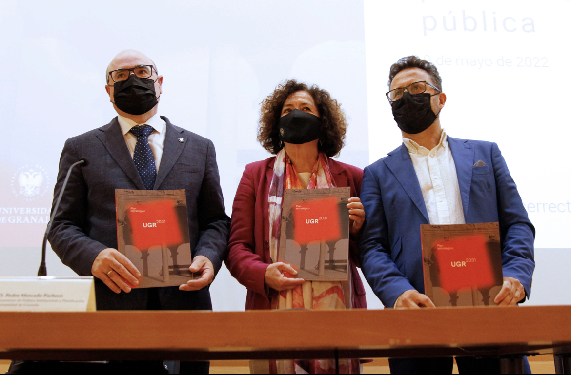 SdelBarrio's tweet photo. Día importante para @CanalUGR al presentar el Plan Estratégico UGR 2031. En lo personal, muy agradecido a nuestra rectora @PilarArandaUGR y al vicerrector #PedroMercado por la confianza otorgada para coordinar este proyecto y a todos los que han participado en este proceso https://t.co/b8TeSQhYQI
