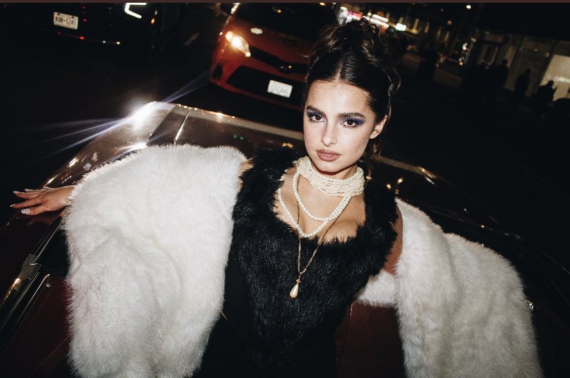 darlingraee's tweet photo. she’s so gorgeous @whoisaddison https://t.co/72BVbpZ2Fc