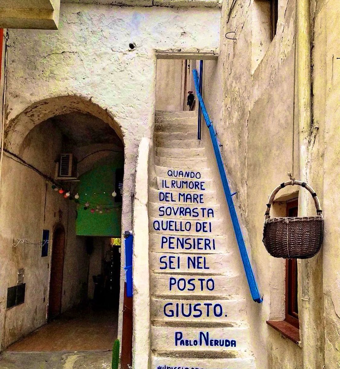 “Denizin sesi düşüncelerinin sesini bastırıyorsa doğru yerdesin.” Pablo Neruda (Procida Adası)