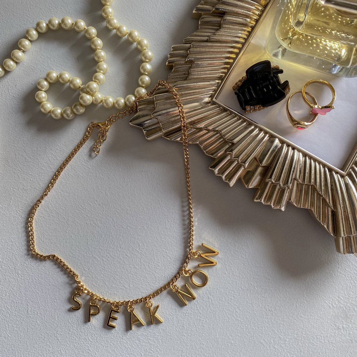icarusatelie's tweet photo. A SPEAK NOW CHOCKER JÁ ESTÁ ENTRE NÓS!!!! 💛✨

disponível pelo link:
🔗: https://t.co/jciB3iunRd https://t.co/5ZsXzbm6eG