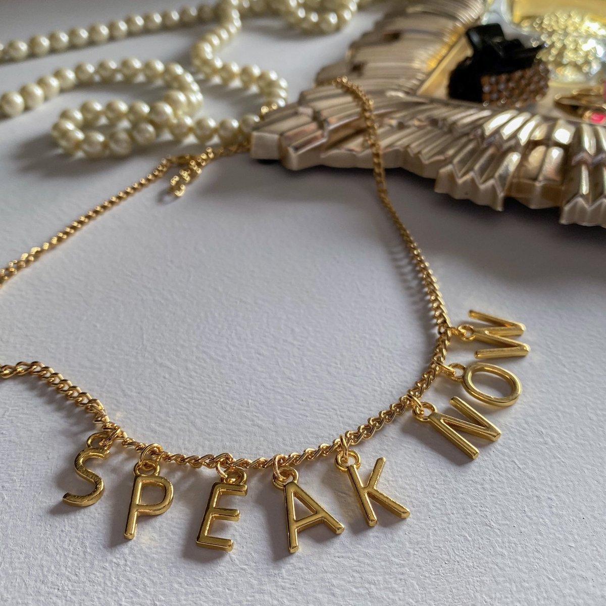 icarusatelie's tweet photo. A SPEAK NOW CHOCKER JÁ ESTÁ ENTRE NÓS!!!! 💛✨

disponível pelo link:
🔗: https://t.co/jciB3iunRd https://t.co/5ZsXzbm6eG