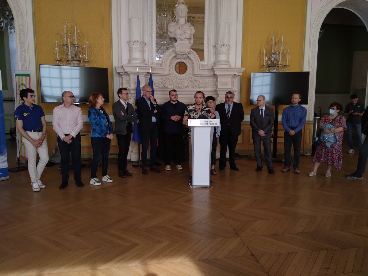 clermont2028's tweet image. La ville de @ClermontFd est #VilleEuropeenne !
Belle cérémonie de labellisation avec le Maire @olivierbianchi1, Antoine Chabal de @JeunesEuropeens avec @JE_Auvergne, #LipSyncChallenge, @CIEDClermont63 ! 🌋
Un label important pour #clermont2028 ! 🇪🇺