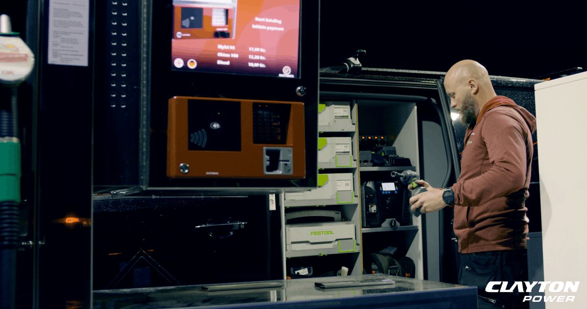 ClaytonPowerUK's tweet photo. Not long now till this year’s @TheCVShow! We’ll be there with our all-in-one lithium power supply, the LPS II. We’d love to show you what it can do – so why not come and visit us at stand 5C42? FREE tickets here: https://t.co/vvjGAx1AYn #CVShow2022 https://t.co/KVAw1IKn8C