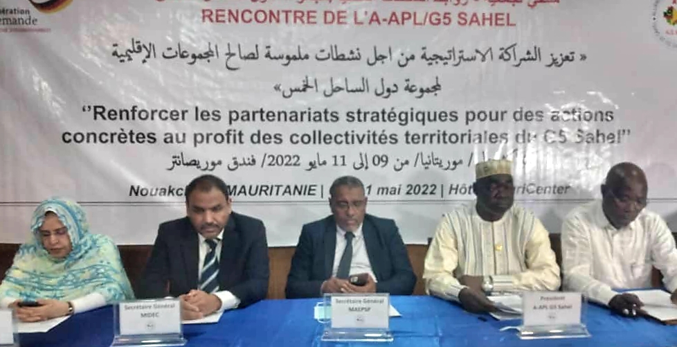 G5_Sahel_SE's tweet photo. Nouakchott, 9 Mai 2022 - Atelier de renforcement du positionnement stratégique de l’Alliance des Associations des Pouvoirs Locaux du #G5Sahel dans le dispositif régional de gestion de la crise à travers des partenariats opérationnels et efficaces. https://t.co/SQF1B4osWv