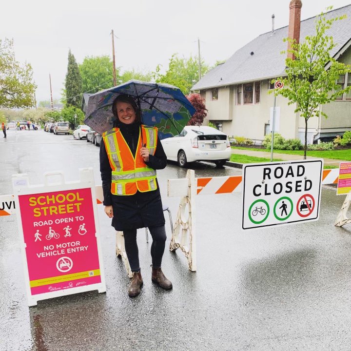 christineeboyle's tweet photo. A great first day of #SchoolStreets at #LordNelsonElementary! 

The weather was a bit damp. But there were bubble machines, happy kids, and supportive neighbours. 

Find out more at: https://t.co/FqprrYY8Hs

#SafeStreets #Vancouver #VanPoli #VSB @PACNelson https://t.co/b40ZjgkomN