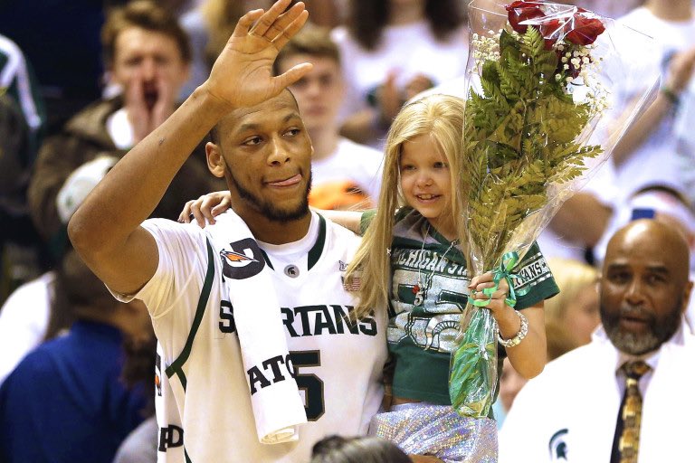 Netglow's tweet image. RIP Adreian Payne, always remembered his name as a kid after seeing some sort of documentary on Big 10 Network of his befriending of 8 year old cancer patient Lacey Holsworth.  Gone too soon

bleacherreport.com/articles/20397…