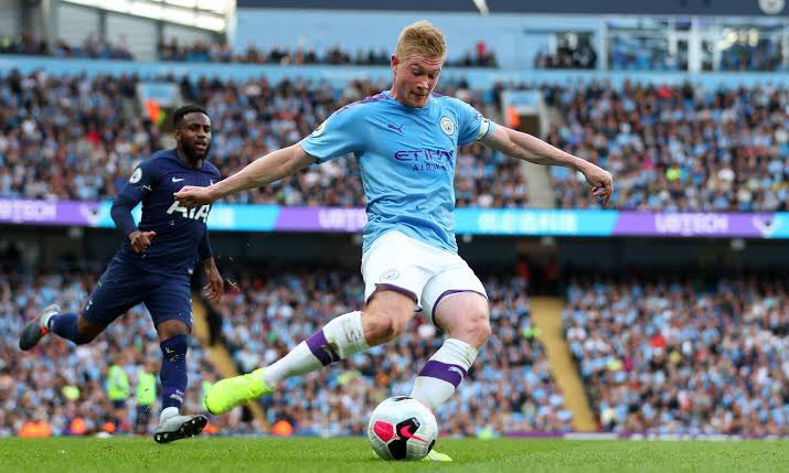 FootyHumour's tweet image. “F*ck it, Haaland is somewhere in the box.”