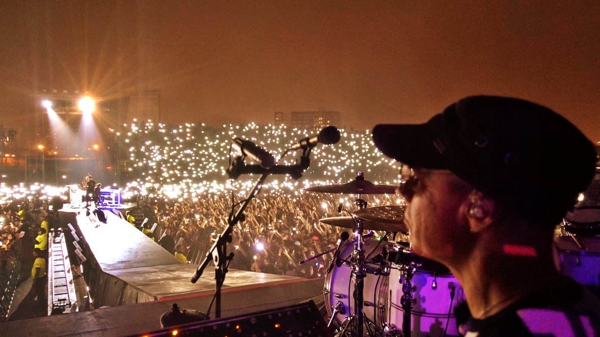 CaptMorganized's tweet photo. Wishing MUSE and all their family ,friends ,crew , management and lovely fans ,all the very best for the " Will Of Th People" album tour.. sure to be utterly brilliant as always !..Going to miss you all  ... until next time , lots of Love Morgan ❤️❤️❤️xxx https://t.co/pHycr4SkI7