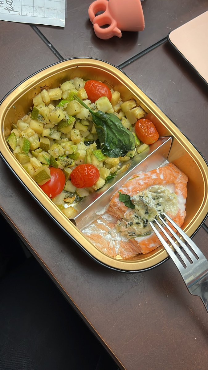 Nothing like meal prepped Parmesan stuffed salmon and zucchini 🤤